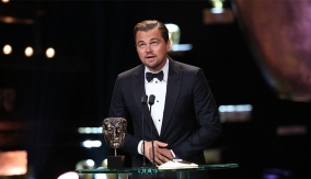 Leonardo DiCaprio accepts the Leading Actor award